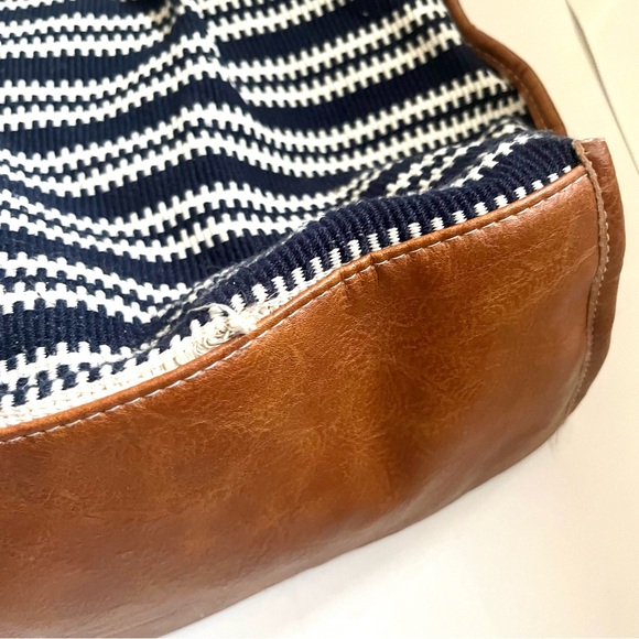 🍭3/$15 Sandra Roberts navy blue & white striped fringe large tote handbag - Picture 6 of 14